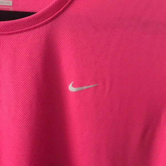 Pink Nike Running Top! 😎🏃🏽‍♀️🌟 size large - Picture 3 of 5